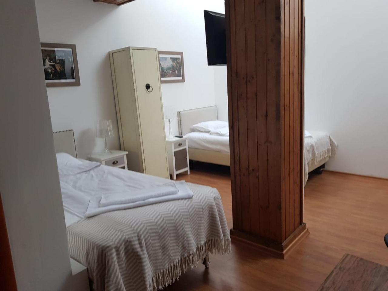Nonna Mia Hotel Bukarest Exteriör bild