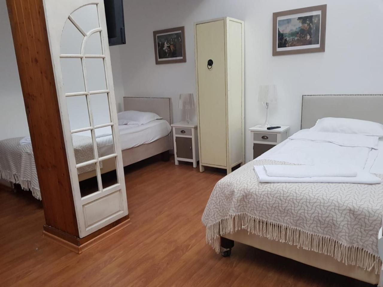 Nonna Mia Hotel Bukarest Exteriör bild